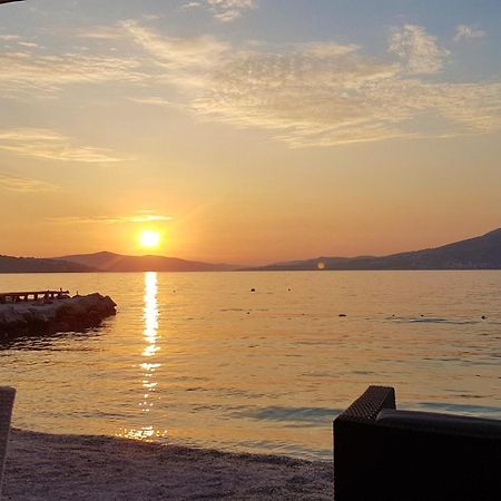 Apartment Okrug Gornji - Trogir With Sea View Buitenkant foto