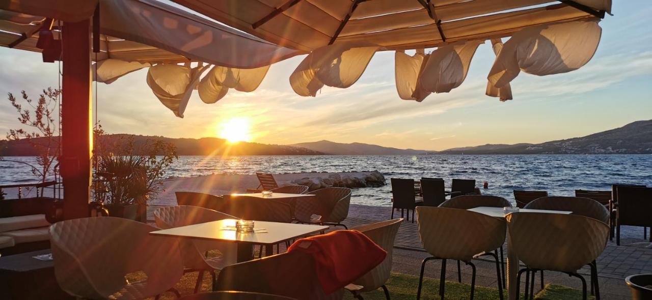 Apartment Okrug Gornji - Trogir With Sea View Buitenkant foto