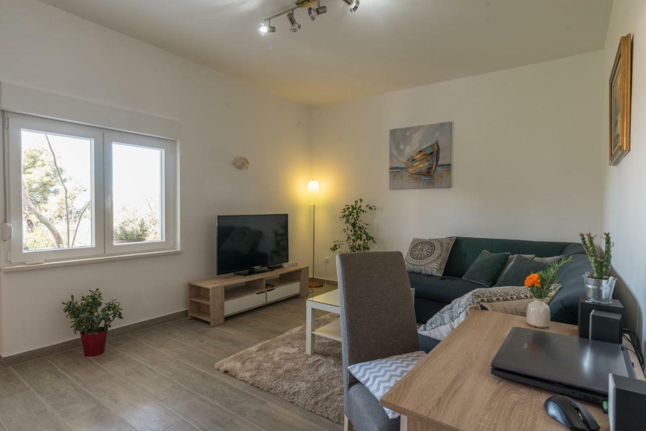 Apartment Okrug Gornji - Trogir With Sea View Buitenkant foto