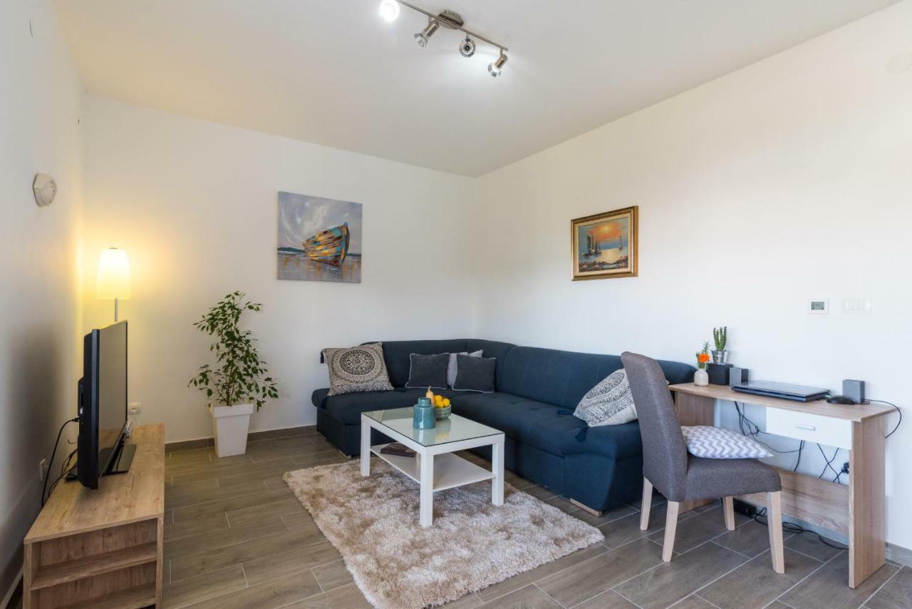 Apartment Okrug Gornji - Trogir With Sea View Buitenkant foto