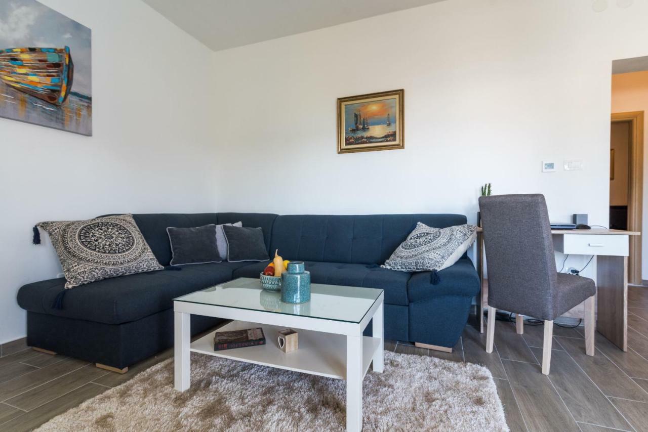 Apartment Okrug Gornji - Trogir With Sea View Buitenkant foto