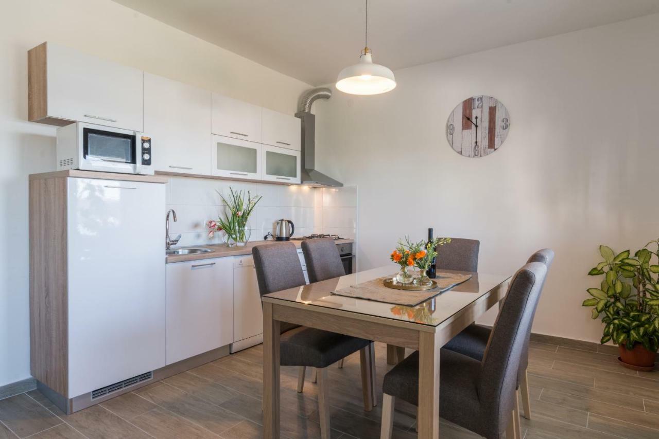 Apartment Okrug Gornji - Trogir With Sea View Buitenkant foto