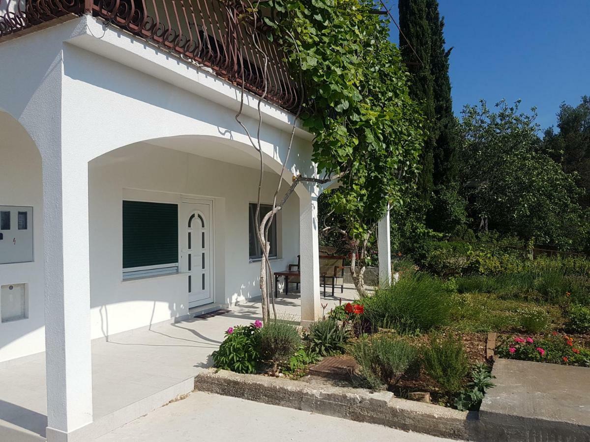 Apartment Okrug Gornji - Trogir With Sea View Buitenkant foto